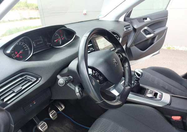 Peugeot 308 cena 43800 przebieg: 121000, rok produkcji 2017 z Góra małe 154